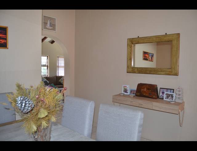 3 BEDROOM TOWNHOUSE FOR SALE IN SCOTTBURGH CENTRAL